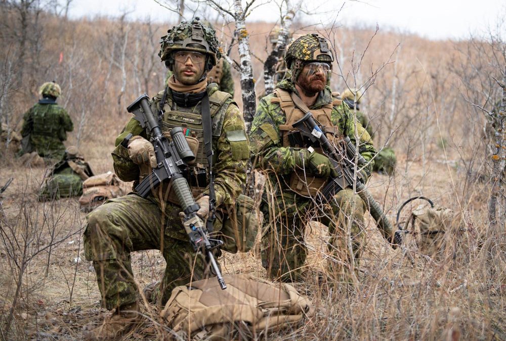 Reportage photo: Exercices de tir réel dans l’obscurité, à la lumière du jour pour le 2PPCLI