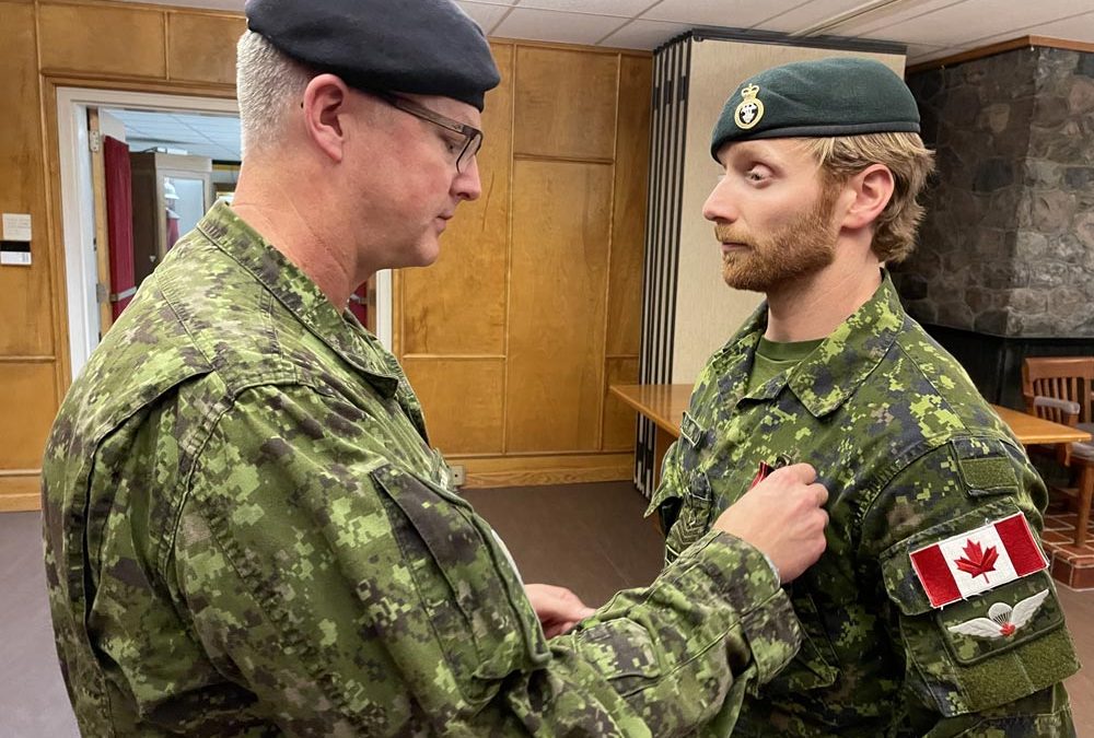 BComd LCol Chris Wood presents Sgt Vic Law with Sacrifice Medal