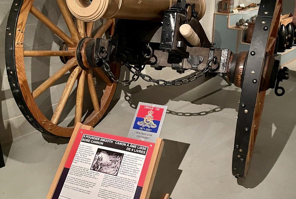 Les cyphres datent des canons, ainsi que des informations pertinentes sur leur fabrication et leur propriété