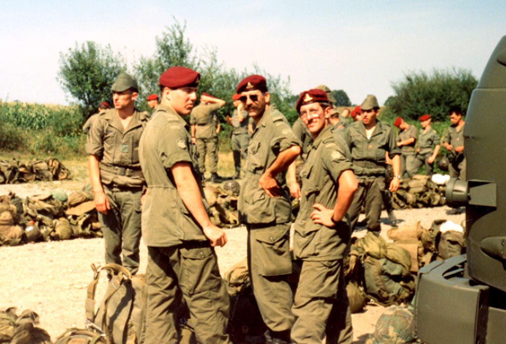 E-Bty-Para-Sept-1993 BComd Col Douglas Gunter sits with the Royal family during Queen Elizabeth II's visit to CFB Shilo in 1970.