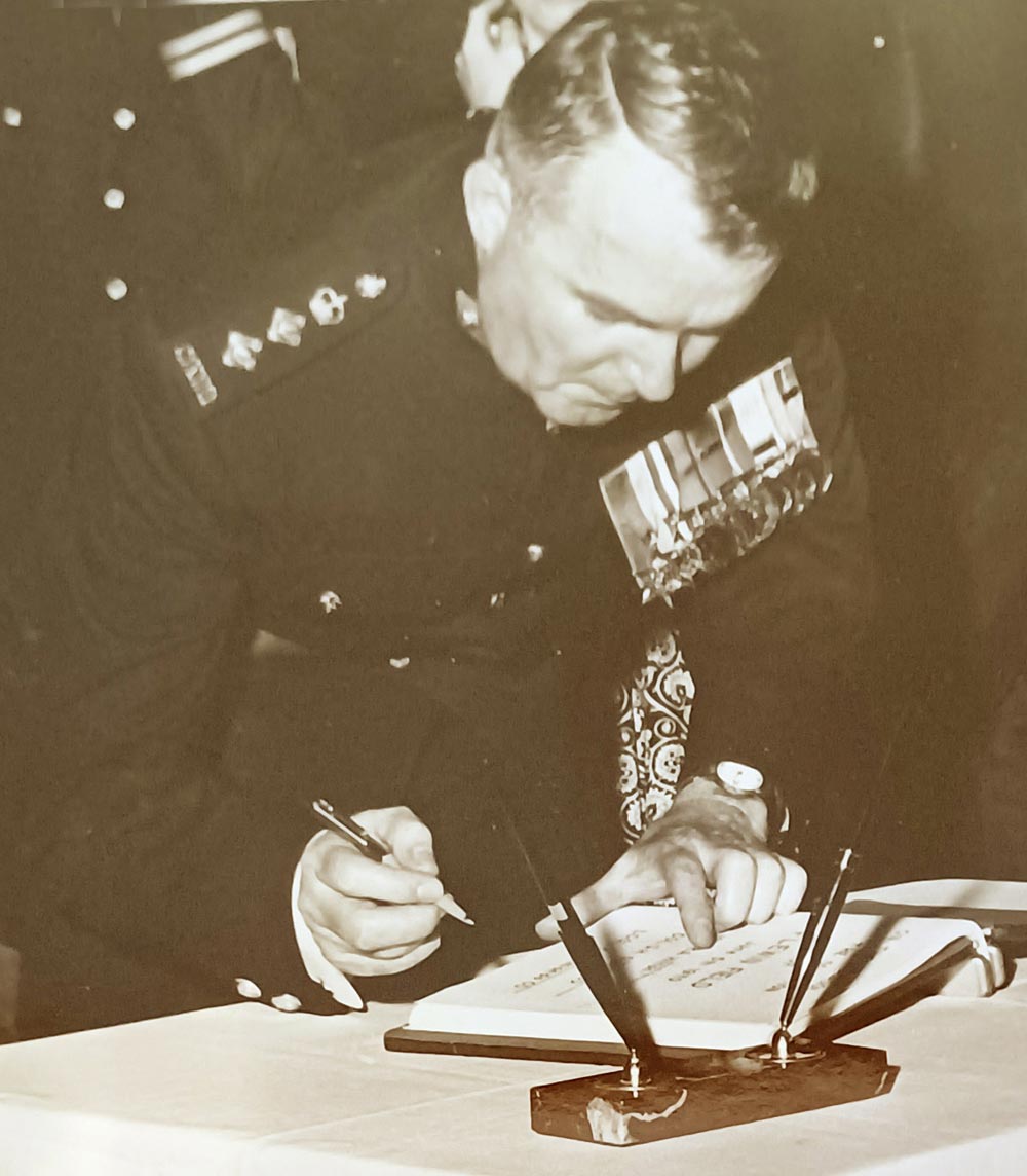 Gunter-12 BComd Col Douglas Gunter sits with the Royal family during Queen Elizabeth II's visit to CFB Shilo in 1970.