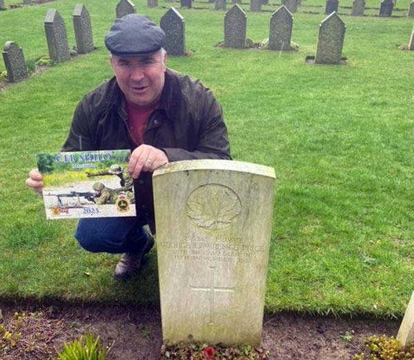 L&rsquo;ancien DCO du 2PPCLI se rend sur la tombe du dernier soldat du CEF tué pendant la Grande Guerre