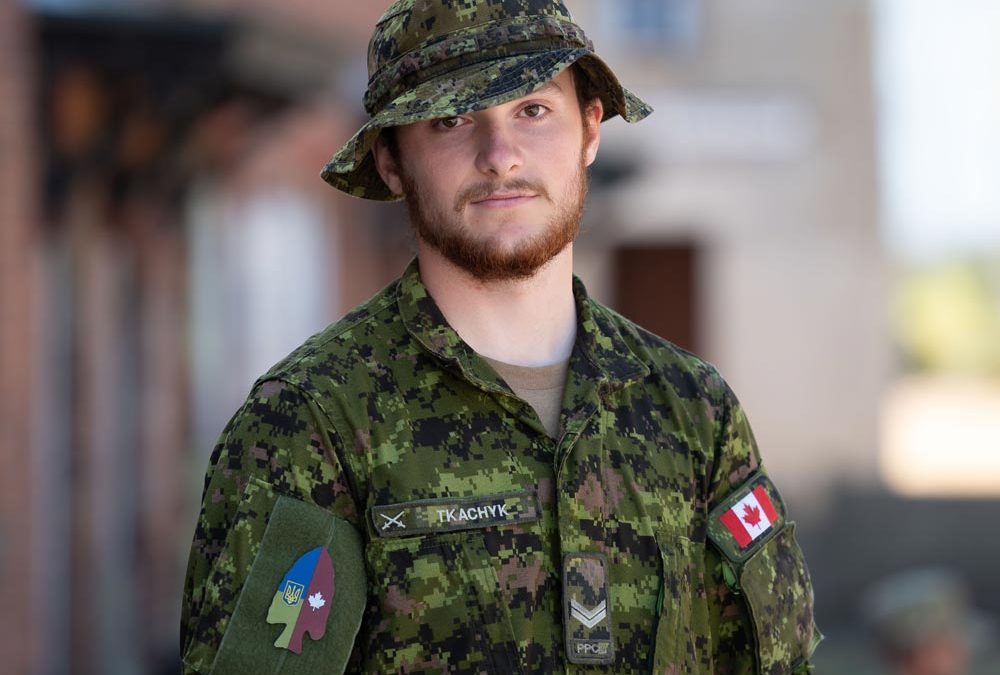 Ville natale — Un soldat du 2PPCLI a aimé enseigner aux Ukrainiens dans la zone d&rsquo;entraînement urbaine du Royaume-Uni