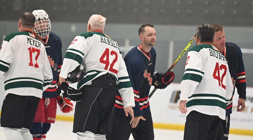 1RCHA vs Minnesota Warriors-St Cloud — Camaraderie forgée en jouant au hockey, au golf