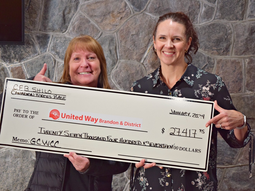 WEB-United Way Cheque Cpl Maxime Proulx at 2018 Ex Heavy Loader Competition