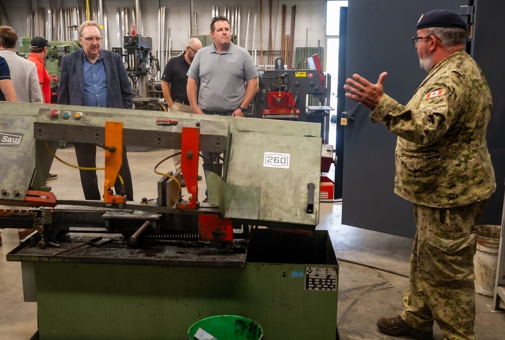 Le programme HIMARS stimule la croissance à la BFC Shilo ; les entreprises locales prennent connaissance des projets d&rsquo;expansion